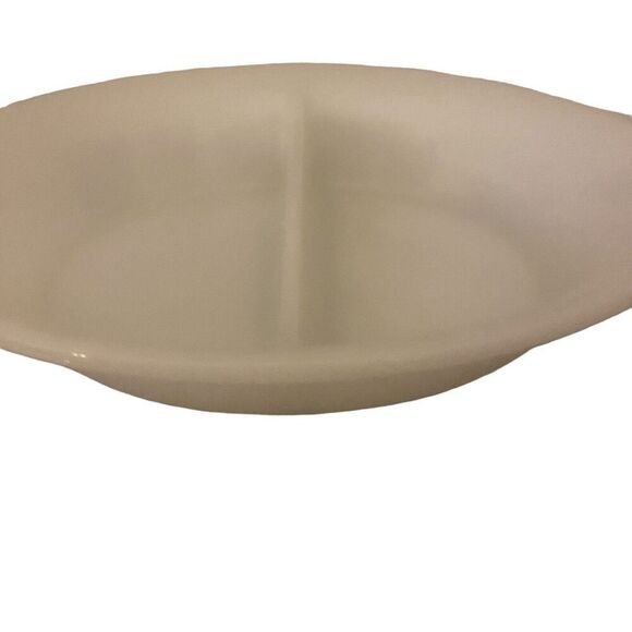 Vintage FIRE KING Divided Casserole Dish #468 Milk Glass Anchor Hocking Bakeware - Picture 8 of 10